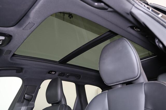 Volvo XC60 T6 Recharge AWD Ultra Black Edition - LONG RANGE - Panorama/schuifdak - IntelliSafe Assist & Surround - 360º Camera - Bowers & Wilkins audio - Adaptieve LED koplampen - Verwarmde voorstoelen & stuur - Parkeersensoren voor & achter - Elektr. bedienb. voors
