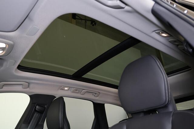 Volvo XC60 T8 Recharge AWD Ultra Dark - LONG RANGE - Panorama/schuifdak - IntelliSafe Assist & Surround - 360º Camera - Harman/Kardon audio - Adaptieve LED koplampen - Verwarmde voorstoelen, stuur & achterbank - Parkeersensoren voor & achter - Elektr. bedienb. voors