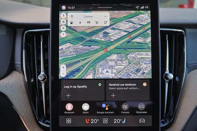 Volvo XC60 T8 Recharge AWD Ultra Dark - LONG RANGE - Panorama/schuifdak - IntelliSafe Assist & Surround - 360º Camera - Harman/Kardon audio - Adaptieve LED koplampen - Verwarmde voorstoelen, stuur & achterbank - Parkeersensoren voor & achter - Elektr. bedienb. voors