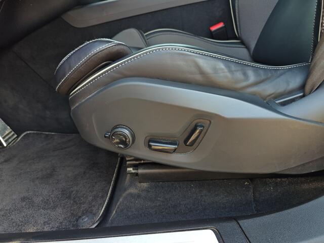 Volvo XC60 Recharge T6 AWD R-Design | Rijklaarprijs | Luchtvering | Bowers & Wilkins |