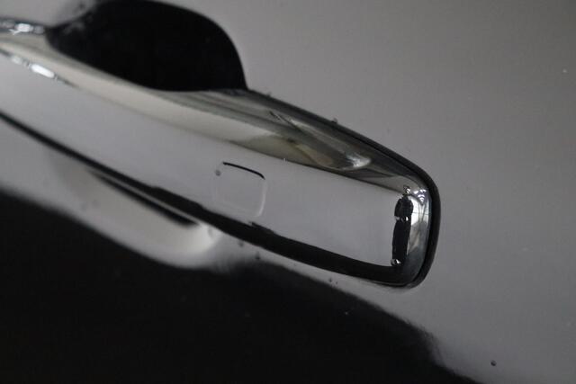 Volvo XC60 T8 Recharge AWD Ultimate Dark Volvo XC60 T8 Plug-in hybrid AWD Ultimate Dark - LONG RANGE - Panorama/schuifdak - IntelliSafe Assist & Surround - 360º Camera - Verwarmde voorstoelen, stuur & achterbank - Parkeersensoren voor & achter - Elektr. bedienb. voo