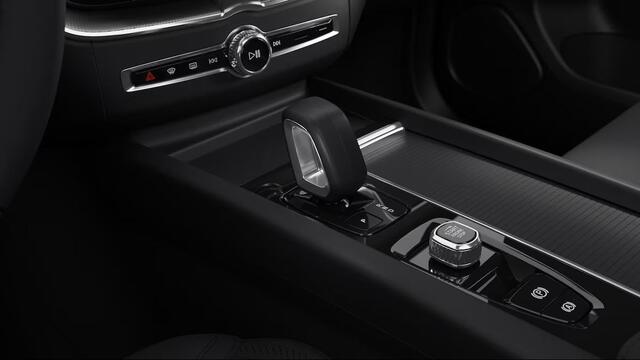 Volvo XC60 T6 Plug-in hybrid AWD Essential | Driver Assist | Climate line | Donker glas | Park assist V + A | 19 " | Nordico Microtech | All-season banden