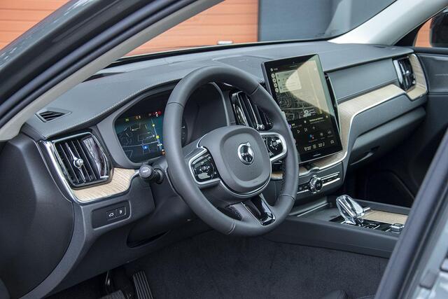 Volvo XC60 2.0 T6 PLUG-IN HYBRID AWD ULTRA BRIGHT FACE-LIFT