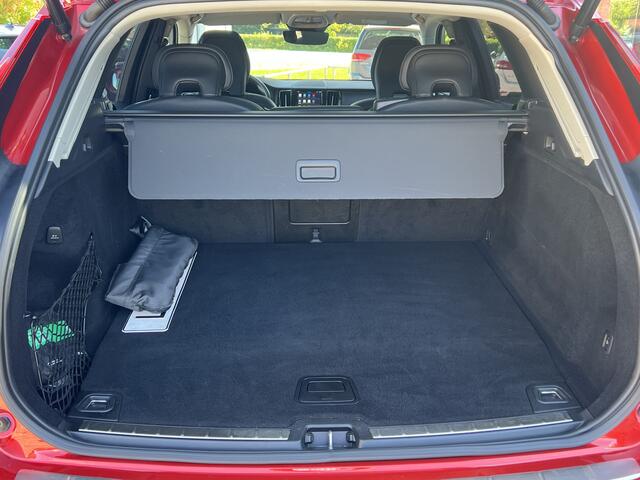 Volvo XC60 2.0 T6 Plug-in hybrid AWD Inscription Exclusive Navi Trekhaak Panoramadak Biss 20 Inch Velgen Harman Kardon Pilot Assist ACC Head -UP DAB Carplay Getint Glas NL Auto Plug-in Hybride