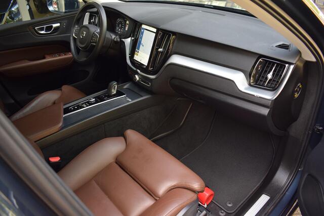 Volvo XC60 2.0 T8 AWD Momentum Pro met Pano