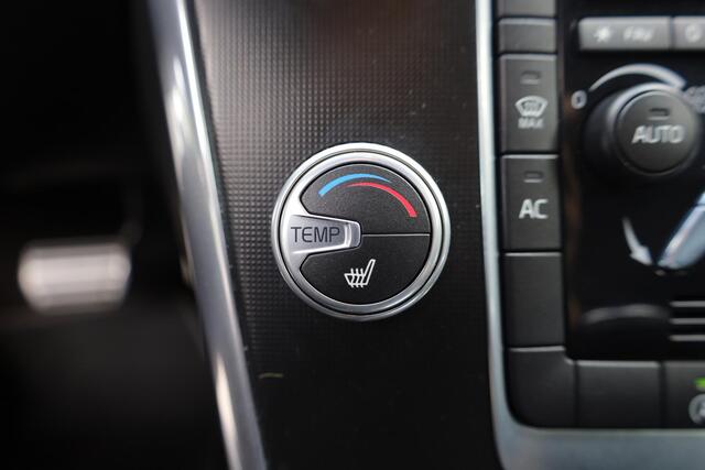 Volvo XC60 2.0 D4 FWD R-Design TREKHAAK HALF-LEER STOELVERW. ELEC.ACHTERKLEP/SPIEGELS CRUISE CLIMA 2XPDC 18''LMV