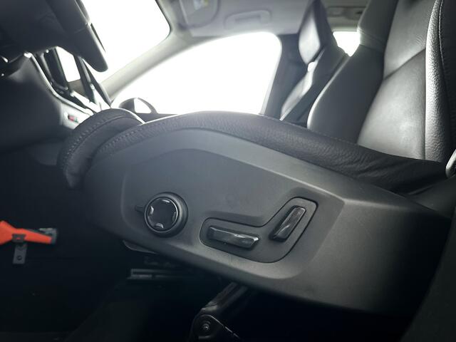 Volvo XC60 T6 Plug-in hybrid AWD Plus Dark | Panoramadak | 360° camera | Stoel- en Stuurverwarming | Trekhaak