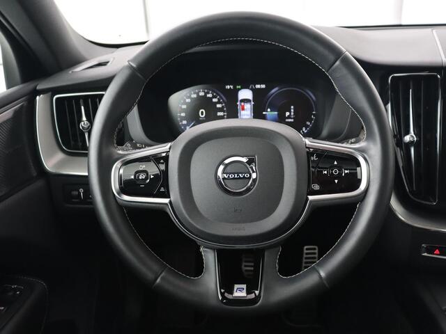 Volvo XC60 2.0 Recharge T8 AWD R Design | Panoramadak | Head-Up | 360 Camera | Stoel & stuurverwarming | Carplay | Keyless | Harman/Kardon | Navigatie | Half leder | Memory | PHEV | Plug In