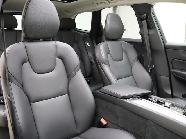 Volvo XC60 T6 350PK AWD Plus Dark / Camera rondom / Harman en Kardon audio / Panorama dak / Stoel/- en stuurverwarming / Trekhaak /