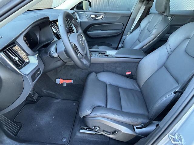 Volvo XC60 2.0 T6 Plug-in hybrid AWD Ultra Dark 360 Camera / Head-up display / Harman Kardon audio / trekhaak / Panorama dak / stoel- en stuurverwarming / leer