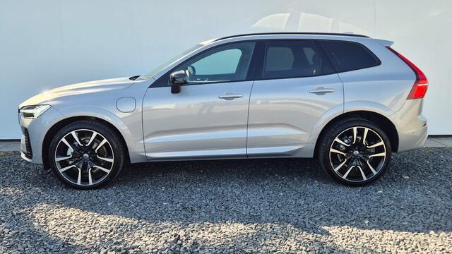 Volvo XC60 2.0 T8 PHEV AWD Ultra Dark Luchtvering - Bowers Wilkins Sound - 22 Licht metalen Wielen - Gelamineerde zijruiten - Maddage funcite voorstoelen - Alarm - Climate - RC20 Lederen interieur