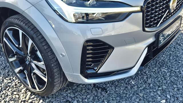 Volvo XC60 2.0 T8 PHEV AWD Ultra Dark Luchtvering - Bowers Wilkins Sound - 22 Licht metalen Wielen - Gelamineerde zijruiten - Maddage funcite voorstoelen - Alarm - Climate - RC20 Lederen interieur