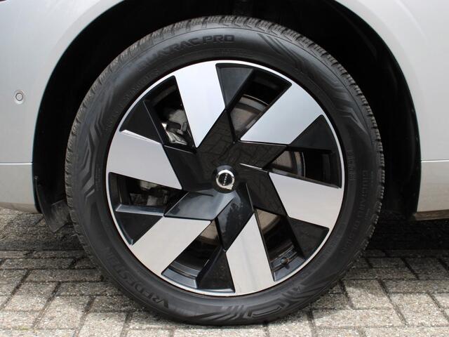 Volvo XC60 2.0 T6 Plug-in hybrid AWD Ultra Dark Automaat / Panoramadak / Trekhaak / 360* camera