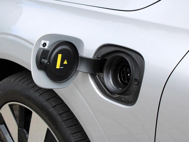 Volvo XC60 2.0 T6 Plug-in hybrid AWD Ultra Dark Automaat / Panoramadak / Trekhaak / 360* camera