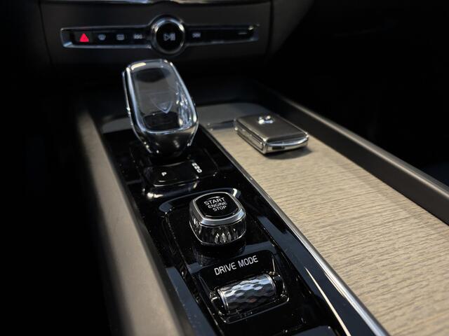 Volvo XC60 T8 AWD Inscription / Panodak / Leer / BLIS / full LED / Apple Carplay / Camera / Adapt Cruise / Pilot ass - Elek Trekhaak -