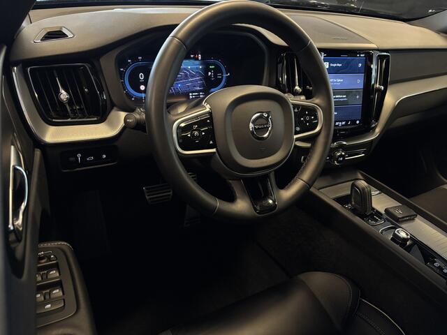 Volvo XC60 T6 AWD Plus Dark Black Edition - Long Range - Pandak / Head Up / H-K / R-Design int / Google / Dab+ / Adaptive - Pilot ass / Stuur- en Stoelverw - Elek Trekhaak -