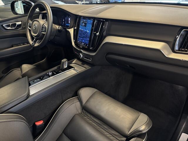Volvo XC60 T6 AWD Plus Dark Black Edition - Long Range - Pandak / Head Up / H-K / R-Design int / Google / Dab+ / Adaptive - Pilot ass / Stuur- en Stoelverw - Elek Trekhaak -