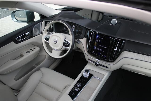 Volvo XC60 2.0 Recharge T8 AWD Inscription - B&W - 360 Camera - HUD - Stoel/Stuurverwarming - Pano - Pilot Assist - BLIS - Rijklaar