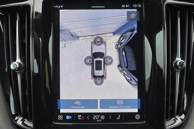 Volvo XC60 T6 Recharge AWD Plus Black Edition - LONG RANGE - Luchtvering - Panorama/schuifdak - IntelliSafe Assist & Surround - 360º Camera - Adaptieve LED koplampen - Verwarmde voorstoelen, stuur & achterbank - Parkeersensoren voor & achter - Elektr. bedienb. voors