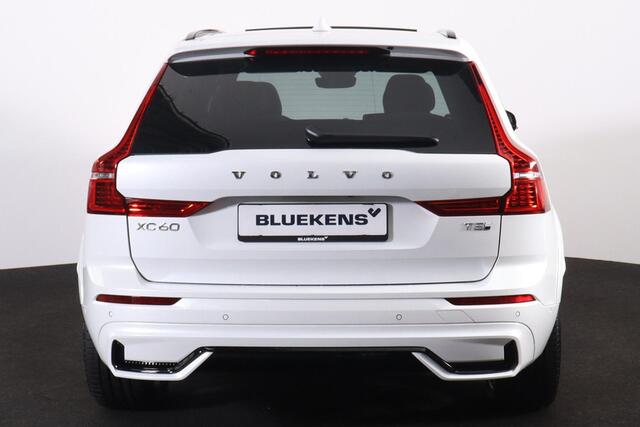 Volvo XC60 T8 Recharge AWD Ultra Dark - Luchtvering - Panorama/schuifdak - IntelliSafe Assist & Surround - 360º Camera - Adaptieve LED koplampen - Verwarmde voorstoelen, stuur & achterbank - Parkeersensoren voor & achter - Elektr. bedienb. voorstoelen met geheugen -