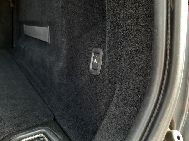 Volvo XC60 2.0 T5 Momentum | Trekhaak | Elektrisch verstelbare bestuurdersstoel met memory | Voorstoelen verwarmd | Keyless entry | Full-led koplampen | Sportstoelen |