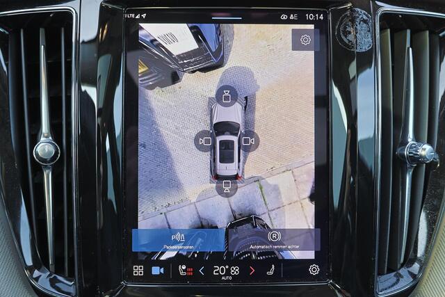 Volvo XC60 T6 Recharge AWD Plus Dark - Panorama/schuifdak - IntelliSafe Assist & Surround - 360º Camera - Verwarmde voorstoelen, stuur & achterbank - Parkeersensoren voor & achter - Elektr. bedienb. voorstoelen met geheugen - Draadloze tel. lader - Elektr. inklapbar