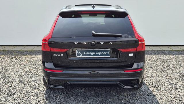 Volvo XC60 2.0 T8 PHEV AWD Ultra Dark Head up - Lighting Pack - Leder pakket - 360 Camera - 21"Licht metalen velgen - Alarm - Privacy glas