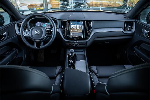 Volvo XC60 T6 Recharge AWD Plus Black Edition ** Panodak ** Trekhaak ** H&K