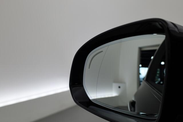 Volvo XC60 2.0 T8 Plug-in hybrid AWD Ultra Black Edition | Luchtvering | 360cam | Elek. Trekhaak | HUD | Bowers & Wilkins | Memory