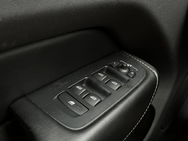 Volvo XC60 2.0 T8 Twin Engine AWD Inscription 392pk | LUCHTVERING | 20'' LMV | STOELVENTILATIE en -VERWARMING