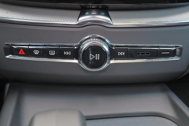 Volvo XC60 T6 Recharge AWD Ultra Dark - Luchtvering - Panorama/schuifdak - IntelliSafe Assist & Surround - 360º Camera - Harman/Kardon audio - Adaptieve LED koplampen - Verwarmde voorstoelen, stuur & achterbank - Parkeersensoren voor & achter - Elektr. bedienb. voor