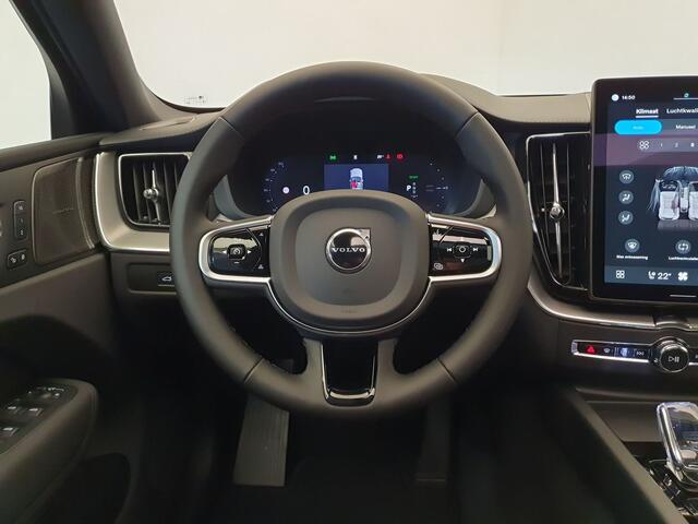 Volvo XC60 2.0 T6 Plug-in hybrid AWD Ultra Black Edition ¤79.192,- nieuw, Wegklapbare trekhaak, Panoramadak, Harman/Kardon
