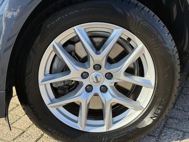 Volvo XC60 2.0 T4 Momentum | Nieuw Binnen | Trekhaak | Leder | Stoelverwarming | All season banden | Smartphone integratie | Navigatie | Camera |