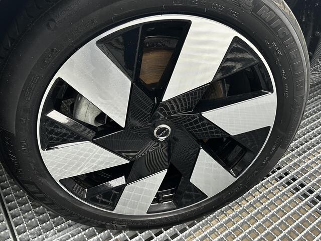 Volvo XC60 2.0 T6 Plug-in hybrid AWD Ultra Dark Panorama dak, 360Gr Parkeer Camera, Verwarmde stoelen+Stuur, Harman-Kardon Premium Sound, Electr. verstelbare voorstoelen, Trekhaak semi electrisch