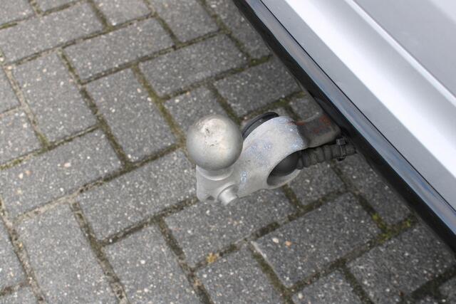 Volvo XC60 2.0 T6 Plug-in hybrid AWD Plus Dark | Schuif/kanteldak | El. Trekhaak | 360 Camera | Verw. Voorstoelen & stuurwiel