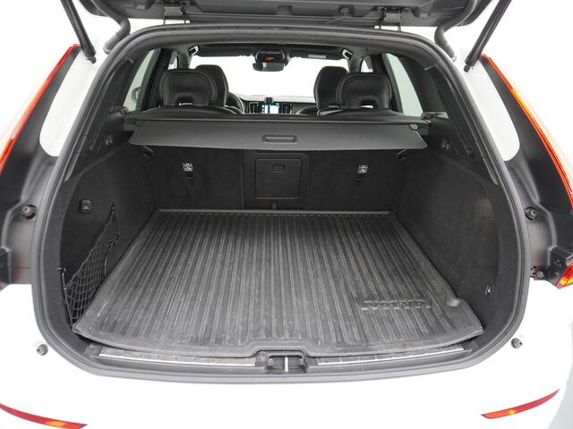 Volvo XC60 2.0 T5 AWD R-Design Trekhaak/22inch/Camera/Headup etc.
