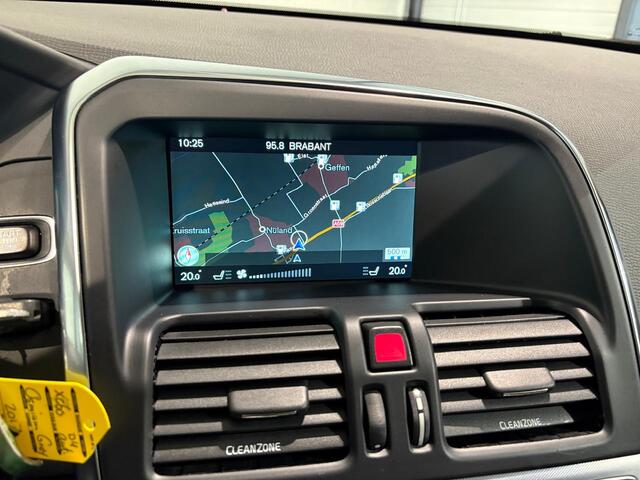 Volvo XC60 D4 Aut. Summum Leder Stoelverwarming Trekhaak Parkeercamera 190pk