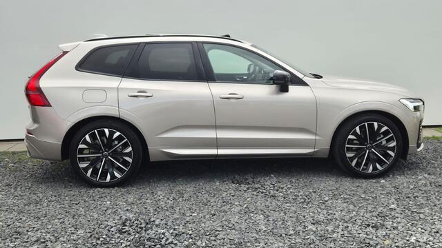 Volvo XC60 2.0 T8 Plug-in hybrid AWD Ultra Dark Zeer Compleet - MY 2026 - Luchtvering - 21" Wielen - Panorama dak - Lighting -Head up - B&W Audio - 360 Cam - Alarm - Climate - Privacy Glass - Geluidsisolerend glas