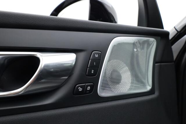 Volvo XC60 T8 Recharge Plus Black Edition | Luchtvering | Bowers & Wilkins | Pano | Memory | 360cam | Trekhaak