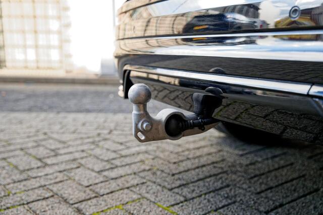 Volvo XC60 2.0 T8 Plug-in hybrid AWD Ultimate Black Edition Luchtvering, Trekhaak, 21", Panoramadak