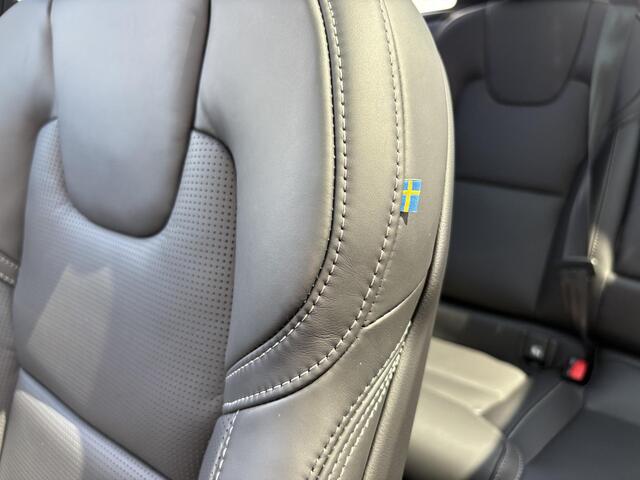 Volvo XC60 2.0 T6 Plug-in hybrid AWD Ultra Black Edition | Luchtvering | Bowers en Wilkins audio | Geventileerde nappa lederen stoelen | Extra getint glas