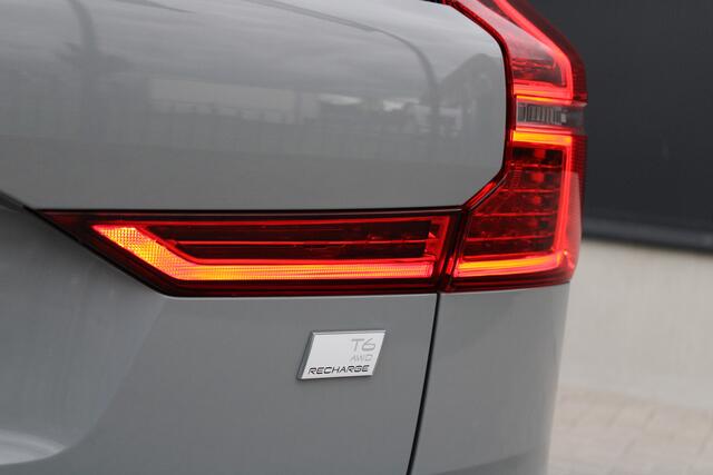 Volvo XC60 2.0 Recharge T6 AWD Core Bright - Pano - Elek. Trekhaak - 360 Camera - Navi - Winterpakket - Rijklaar