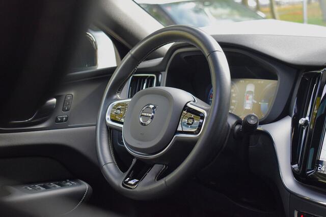 Volvo XC60 2.0 T8 Twin Engine AWD R-Design |PANO|LUCHTVERING|