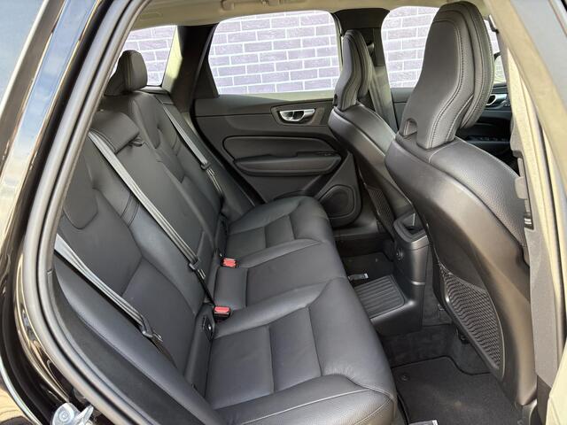 Volvo XC60 2.0 T6 Plug-in hybrid AWD Plus Dark | Adaptive cruise control | 360° camera | Trekhaak | Stoel- en stuurverwarming | Dode hoek detectie BLIS |