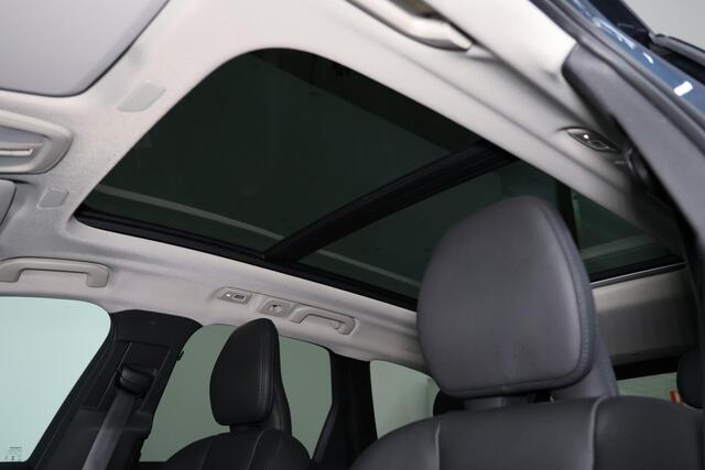 Volvo XC60 T6 Recharge AWD Plus Dark - LONG RANGE - Panorama/schuifdak - IntelliSafe Assist & Surround - 360º Camera - Harman/Kardon audio - Adaptieve LED koplampen - Verwarmde voorstoelen, stuur & achterbank - Parkeersensoren voor & achter - Elektr. bedienb. voorst