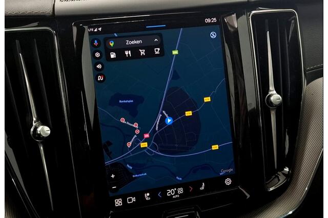 Volvo XC60 2.0 B5 MHEV 195kW/265pk Aut8 Ultimate Dark PANORAMADAK + HARMAN/KARDON + PILOT ASSIST + HEAD-UP DISPLAY + ADAPT.CRUISE + STANDKACHEL + STOELVERWARMING V&A + BLIS + LANE ASSIST + STUURVERWARMING + ON-CALL + EL.TREKHAAK + PARKSENSOREN + 21" LM-VELGEN!!