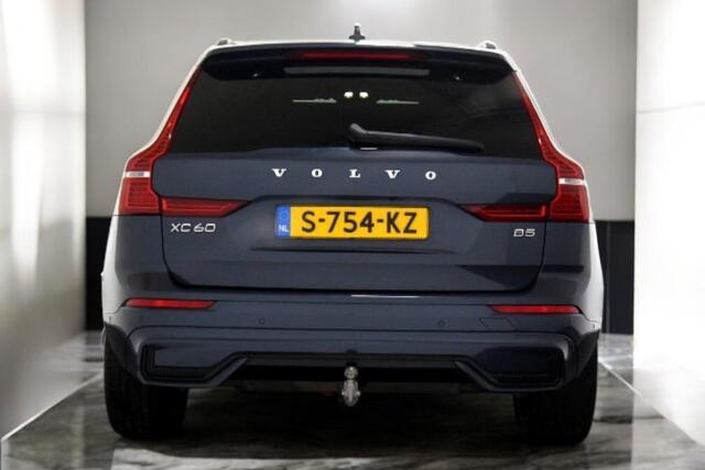 Volvo XC60 2.0 B5 MHEV 195kW/265pk Aut8 Ultimate Dark PANORAMADAK + HARMAN/KARDON + PILOT ASSIST + HEAD-UP DISPLAY + ADAPT.CRUISE + STANDKACHEL + STOELVERWARMING V&A + BLIS + LANE ASSIST + STUURVERWARMING + ON-CALL + EL.TREKHAAK + PARKSENSOREN + 21" LM-VELGEN!!