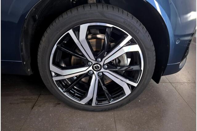 Volvo XC60 2.0 B5 MHEV 195kW/265pk Aut8 Ultimate Dark PANORAMADAK + HARMAN/KARDON + PILOT ASSIST + HEAD-UP DISPLAY + ADAPT.CRUISE + STANDKACHEL + STOELVERWARMING V&A + BLIS + LANE ASSIST + STUURVERWARMING + ON-CALL + EL.TREKHAAK + PARKSENSOREN + 21" LM-VELGEN!!