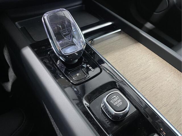 Volvo XC60 2.0 T6 Plug-in hybrid AWD Ultra Bright / Panorama Dak / Trekhaak / Head Up