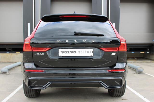 Volvo XC60 T6 350PK Plug-in hybrid AWD Plus Dark | Adaptieve Cruise Control met Pilot Assist | Elektrisch bedienbaar panoramisch schuif-/kanteldak | Premium audio by Harman Kardon | Elektrische voorstoelen met geheugen | Verwarmbare voorstoelen + stuurwiel